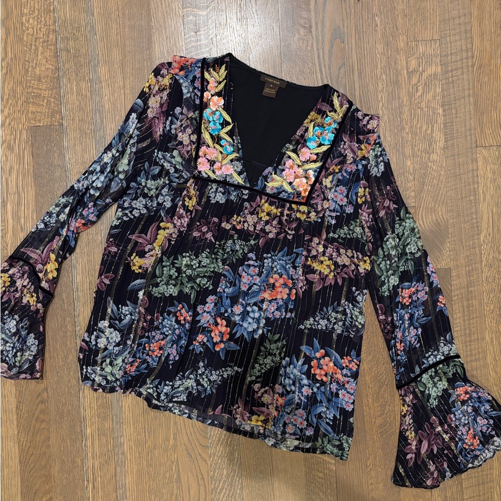 Anthropologie Floral Top Beautiful Embroidery Bell Sleeves Size Small